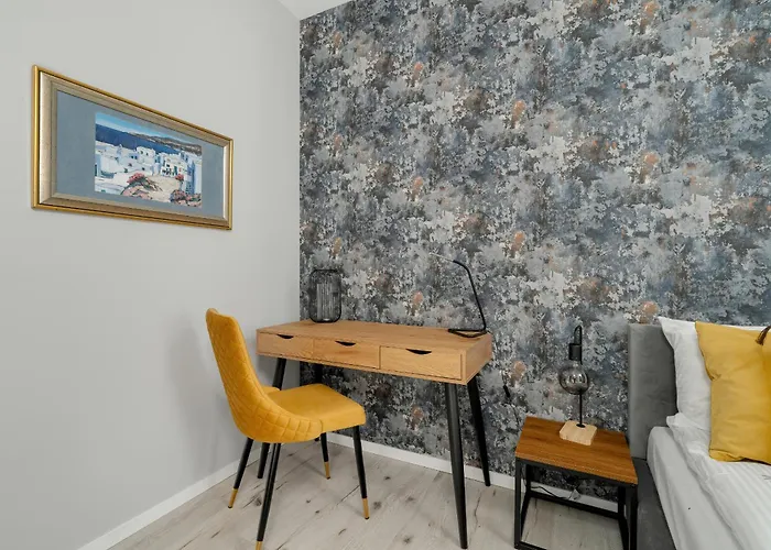 Beautiful Apartment With Balcony & Free Garage By Noclegi Renters