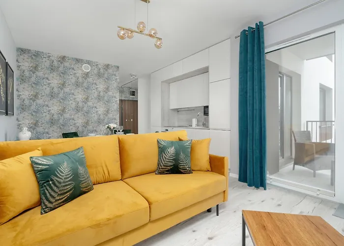 Beautiful Apartment With Balcony & Free Garage By Noclegi Renters