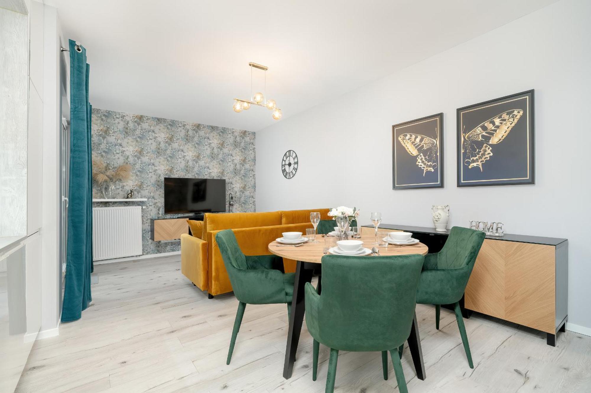Apartment Beautiful With Balcony & Free Garage By Renters *