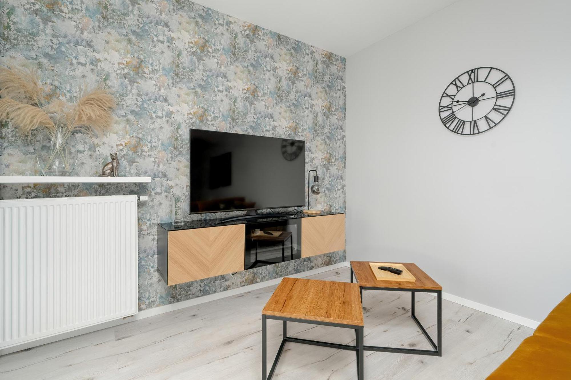 Beautiful With Balcony & Free Garage By Renters Apartment Poznan