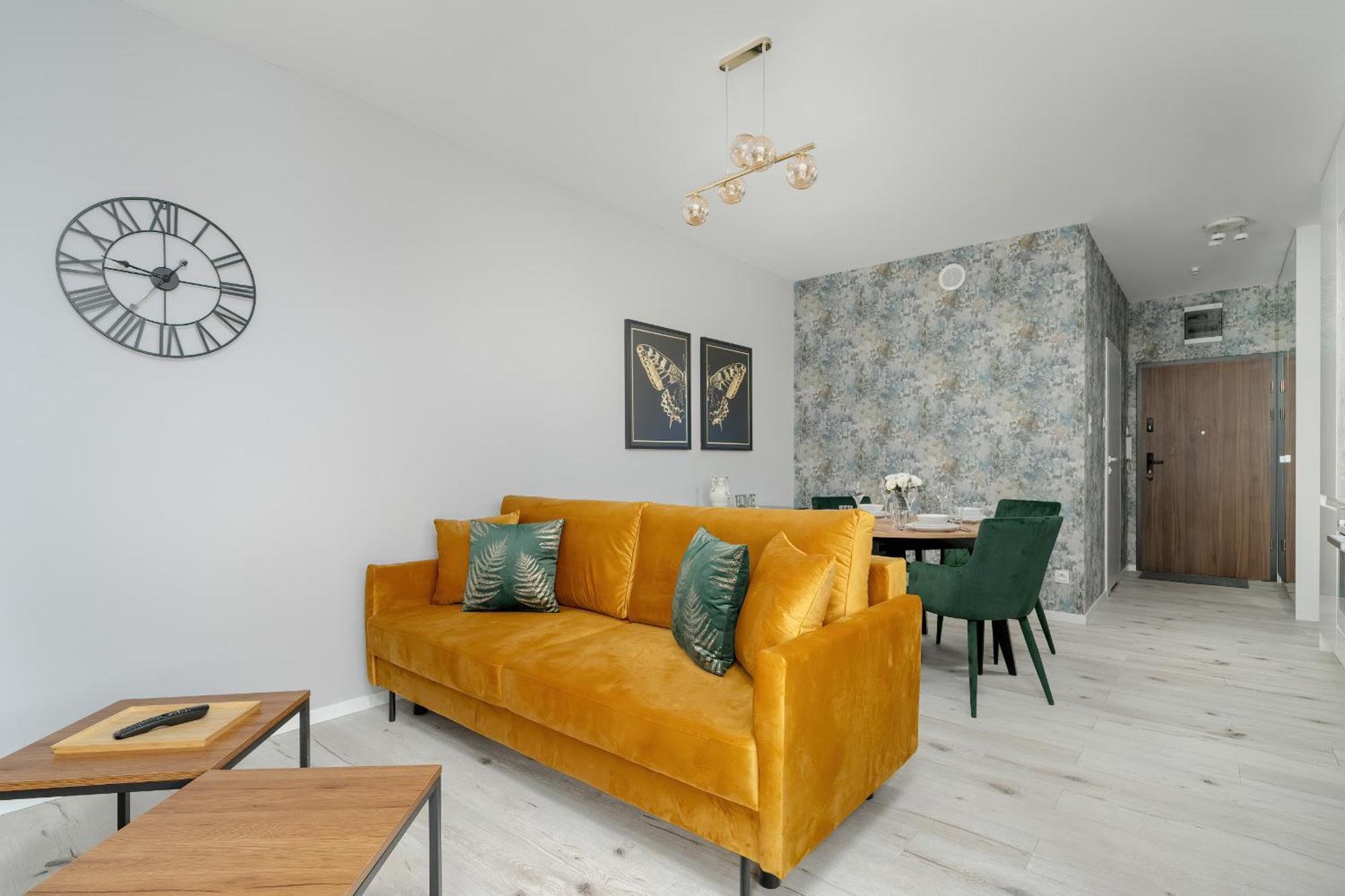 Beautiful With Balcony & Free Garage By Renters * Poznan